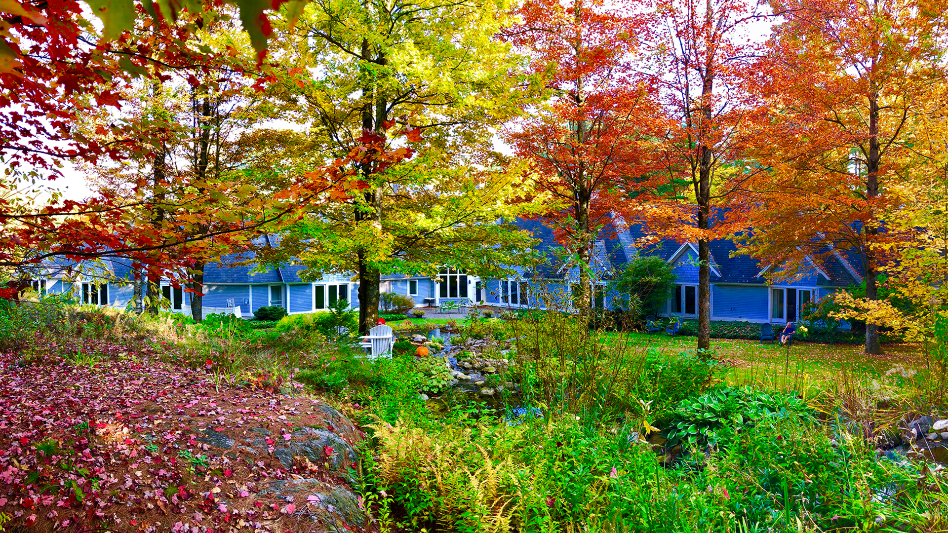Stone Hill Inn - Bed and Breakfast - Backyard Garden for Weddings and Leisure